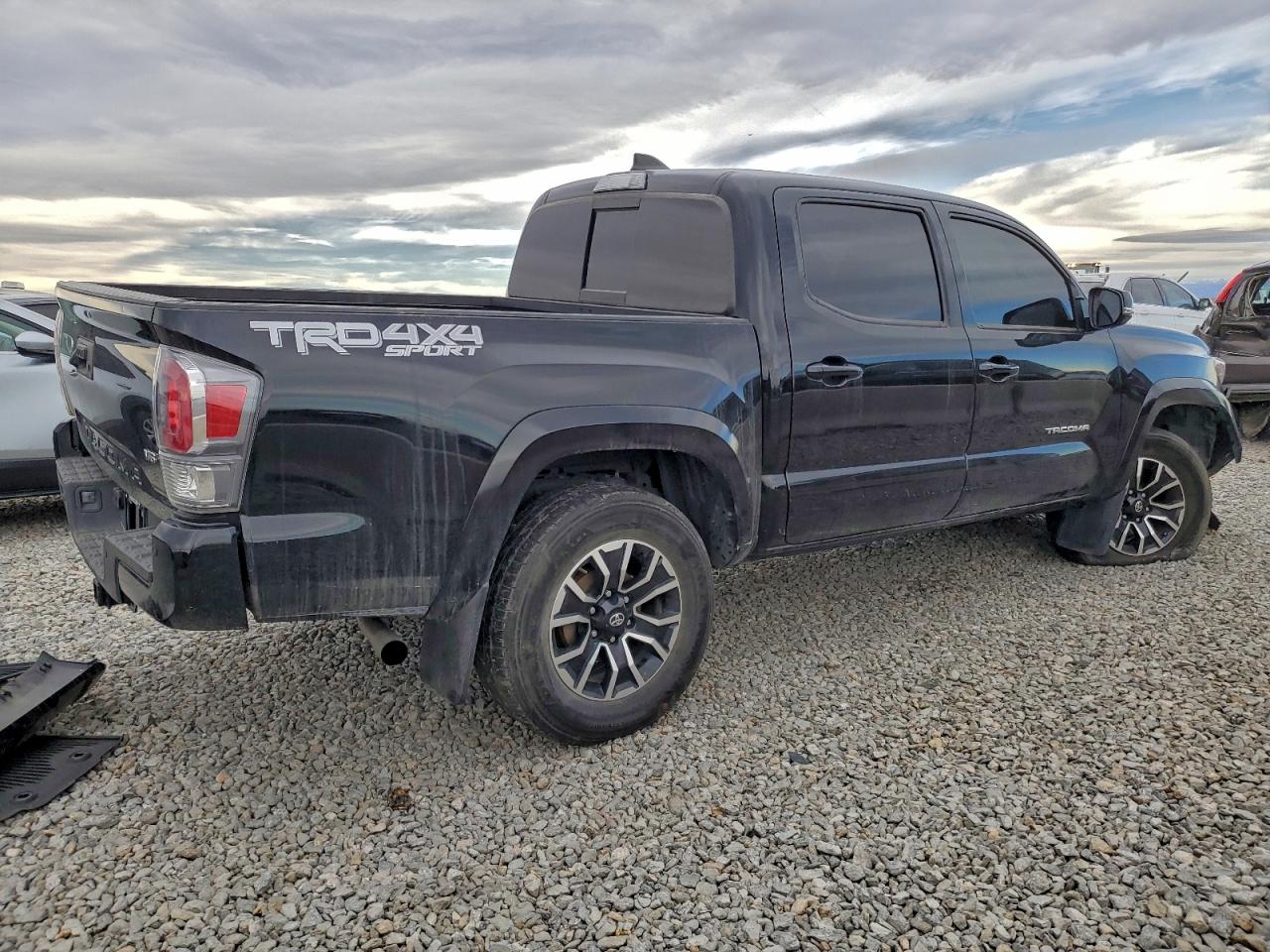 Toyota Tacoma Double Cab Image 3
