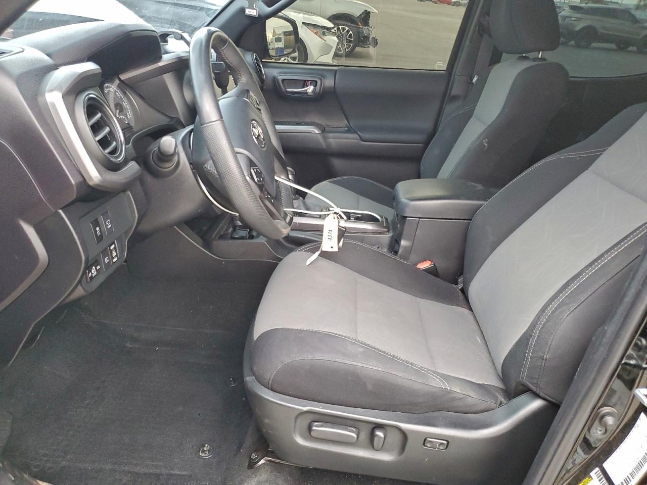 Toyota Tacoma Double Cab Image 9