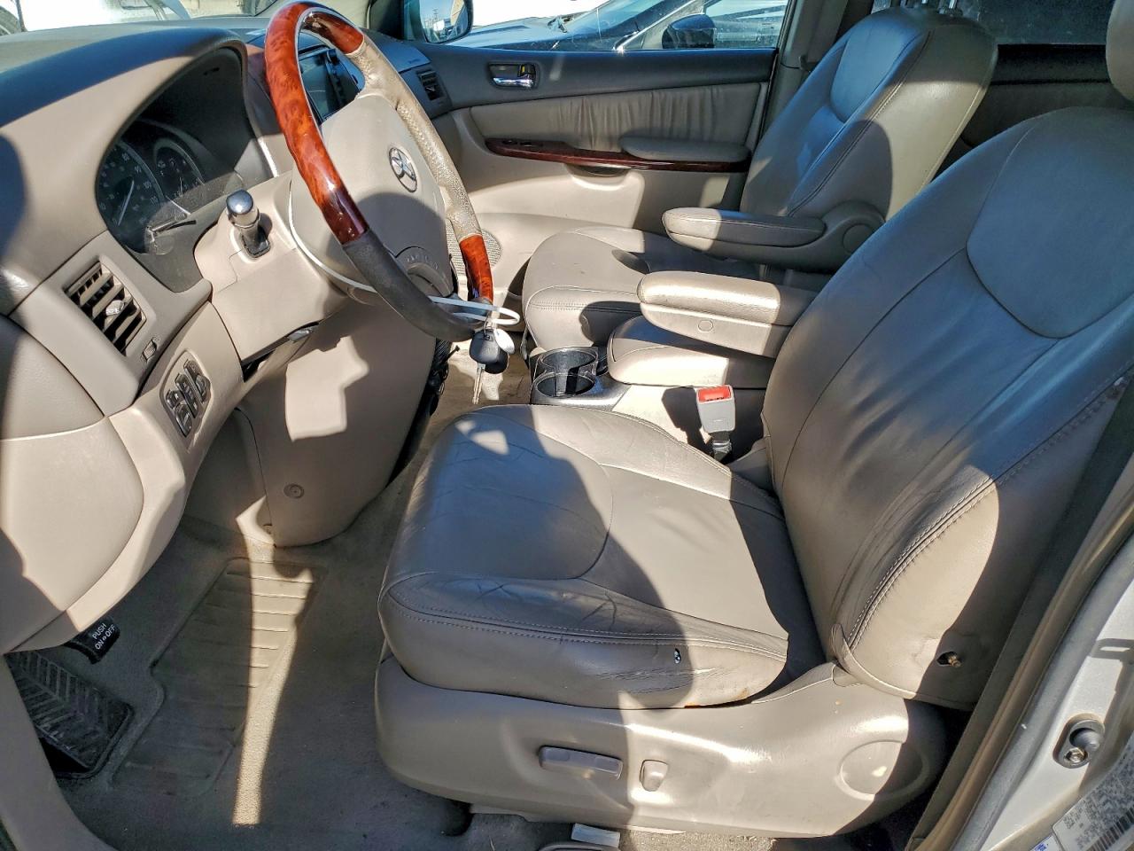 Toyota Sienna Xle Image 13