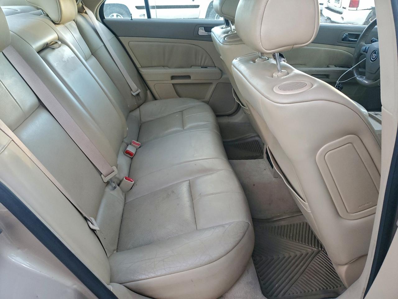 Cadillac STS Image 8