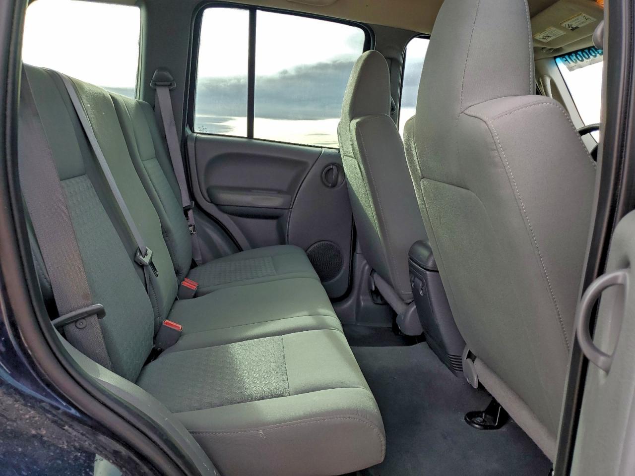 Jeep Liberty Sport Image 6