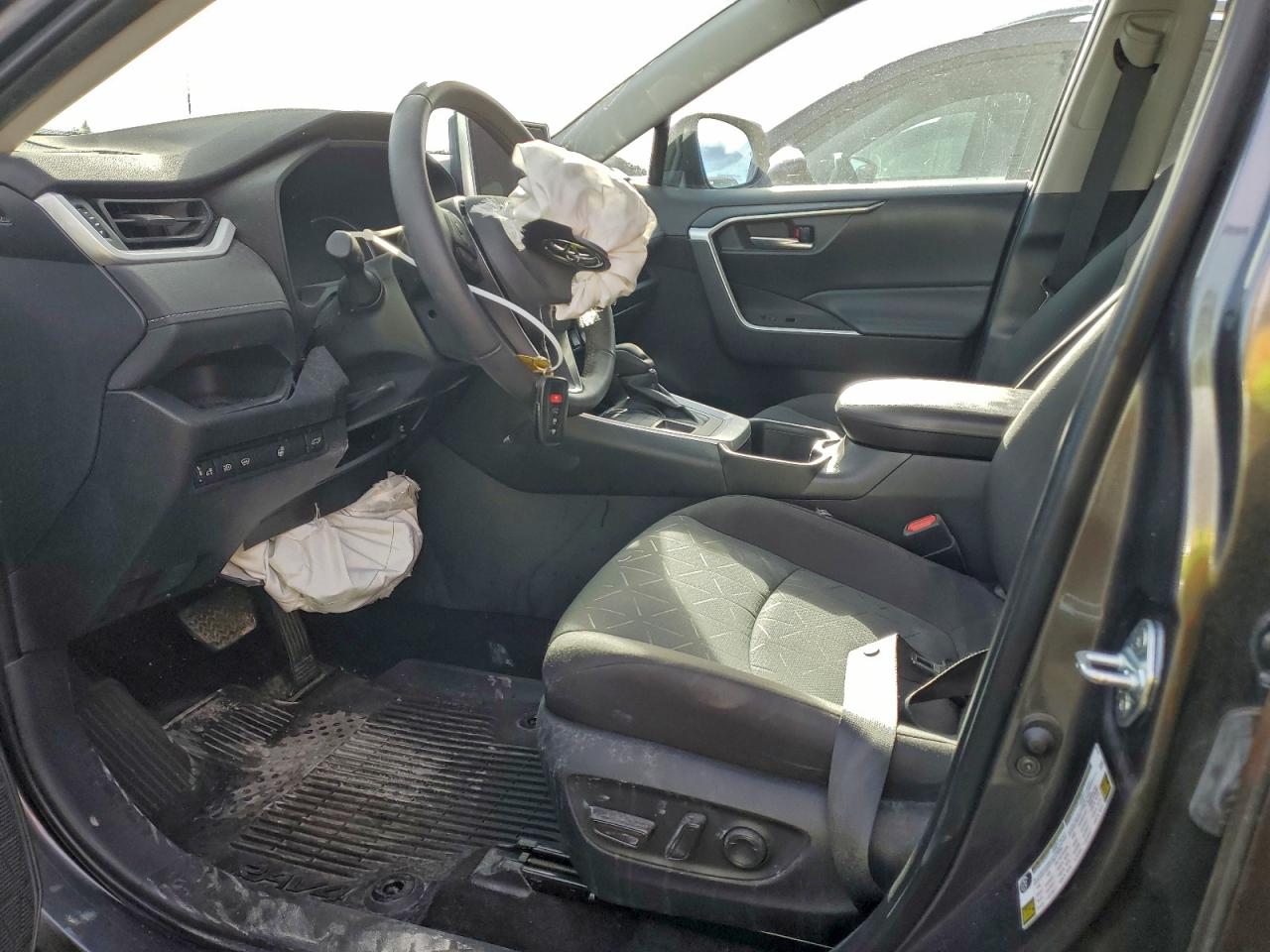 Toyota RAV4 Xle Image 3