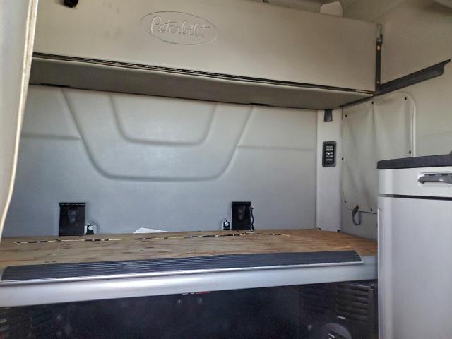 Peterbilt 579 Image 4