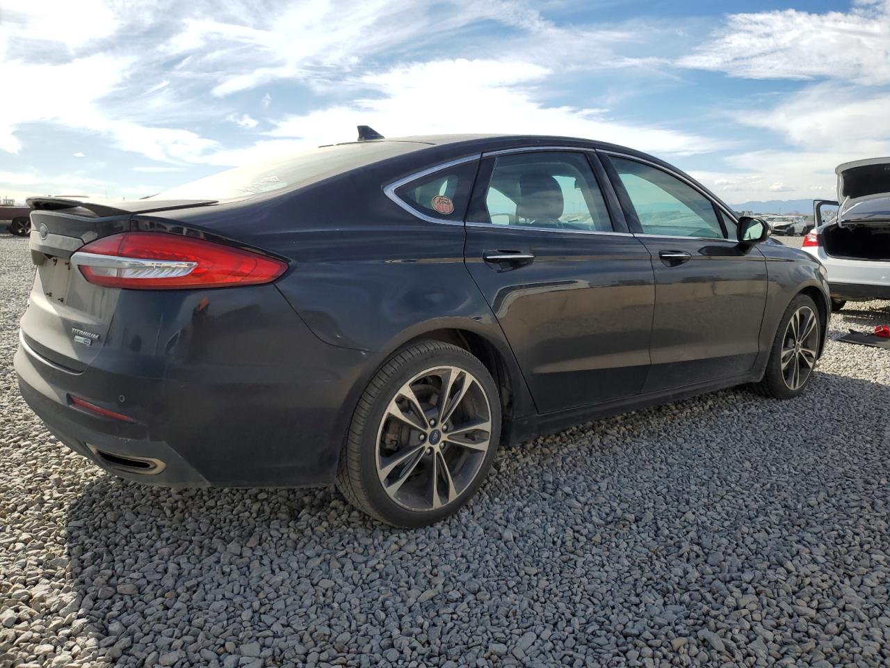 Ford Fusion Titanium Image 2