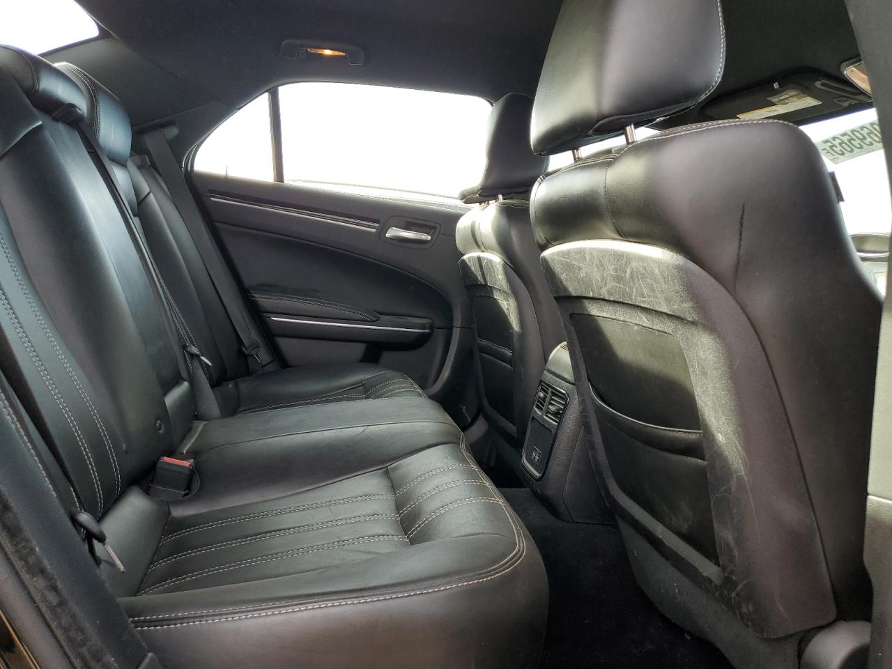 Chrysler 300 S Image 7