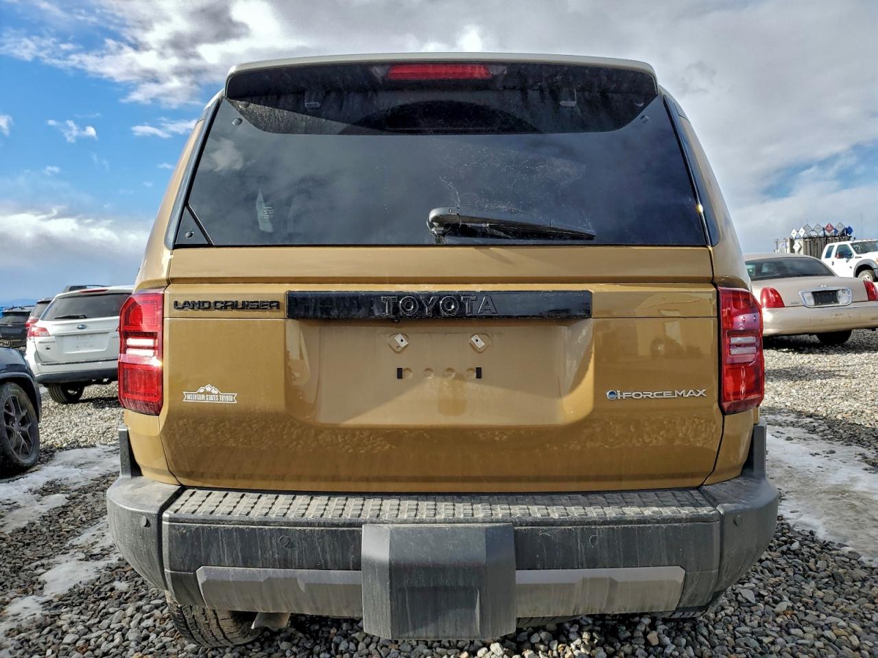 Toyota Land Cruis Base Image 12