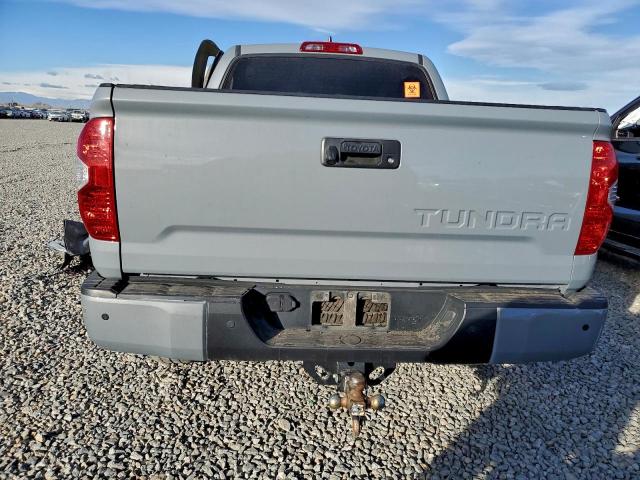Toyota Tundra Crewmax Limited Image 3