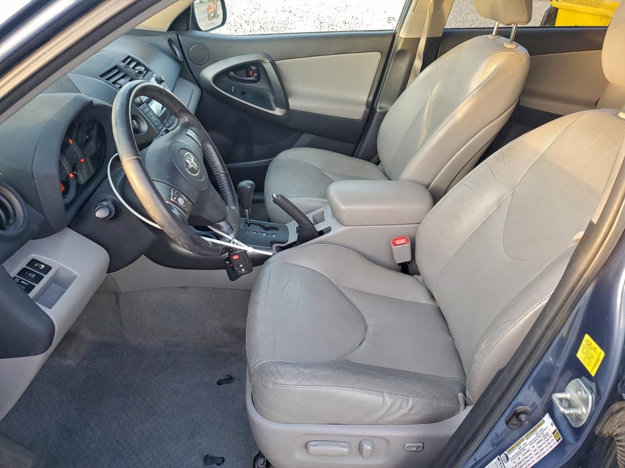 Toyota RAV4 Limited Image 6