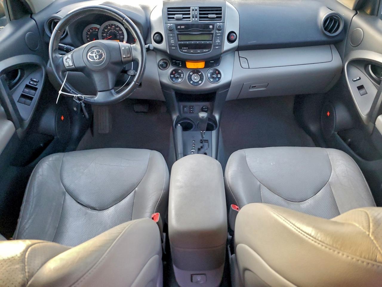Toyota RAV4 Limited Image 8