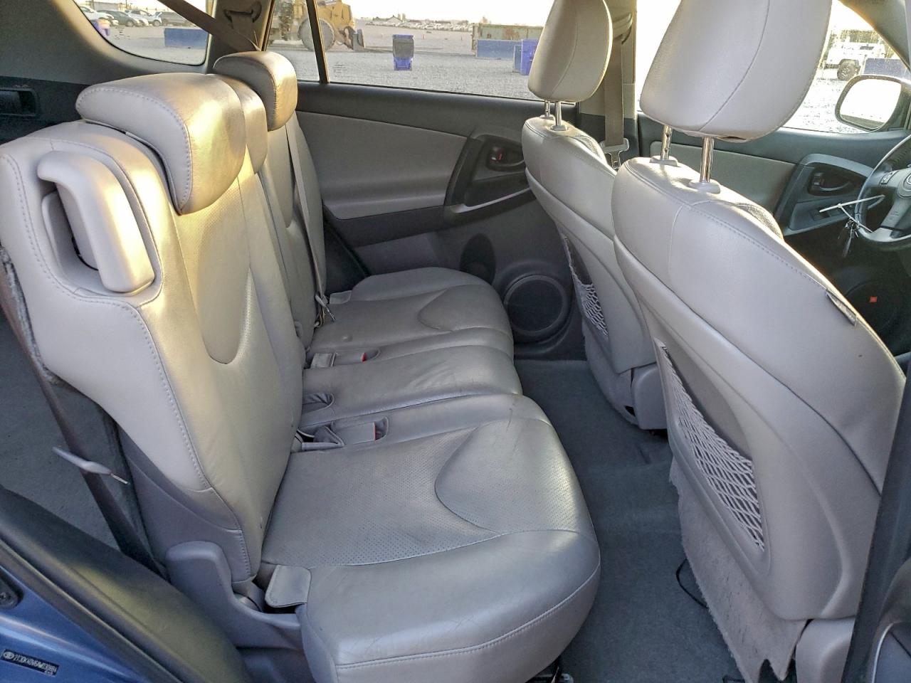 Toyota RAV4 Limited Image 7