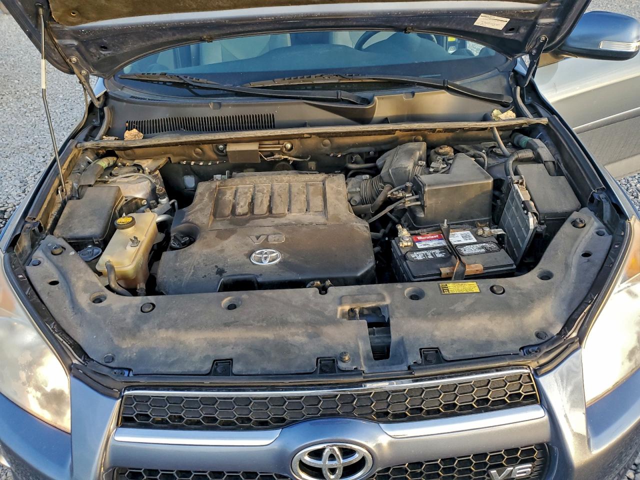 Toyota RAV4 Limited Image 10