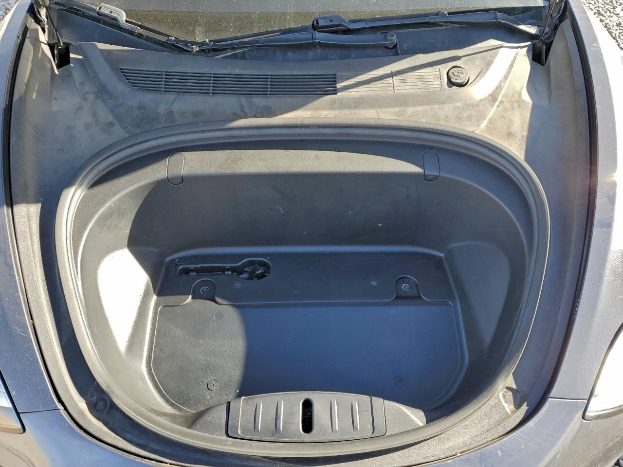 Tesla Model 3 Image 10