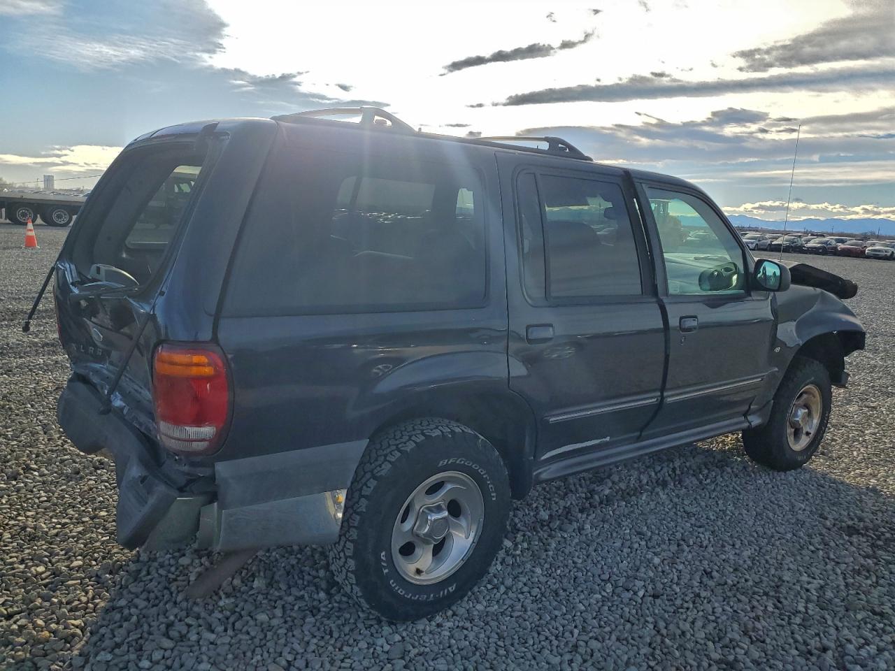 Ford Explorer Image 13