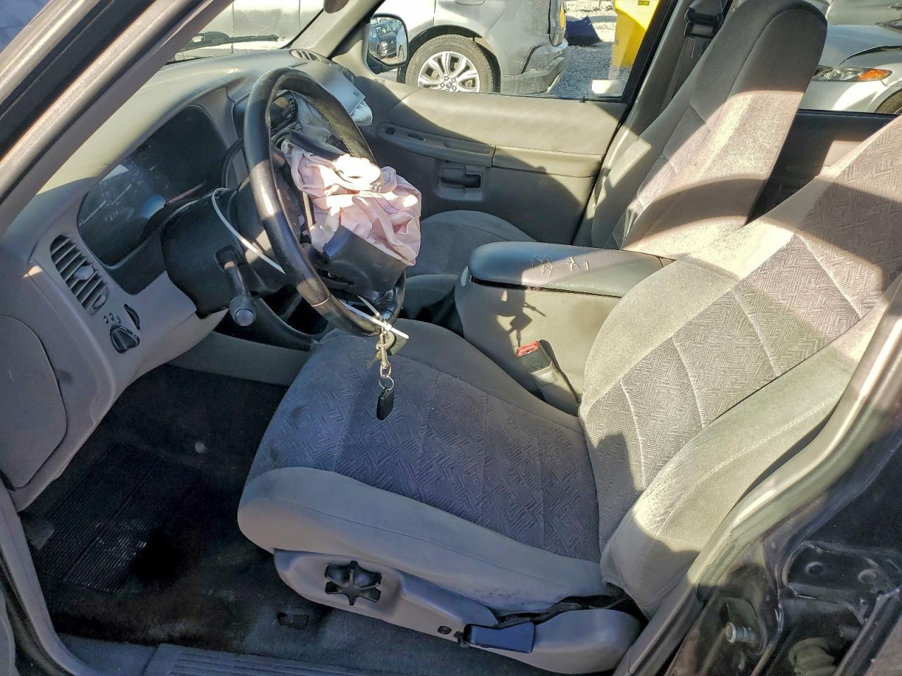 Ford Explorer Image 3