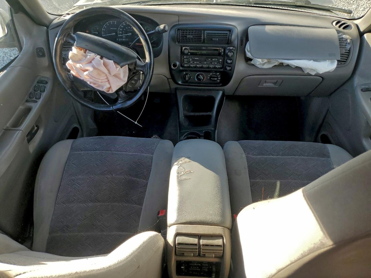 Ford Explorer Image 7