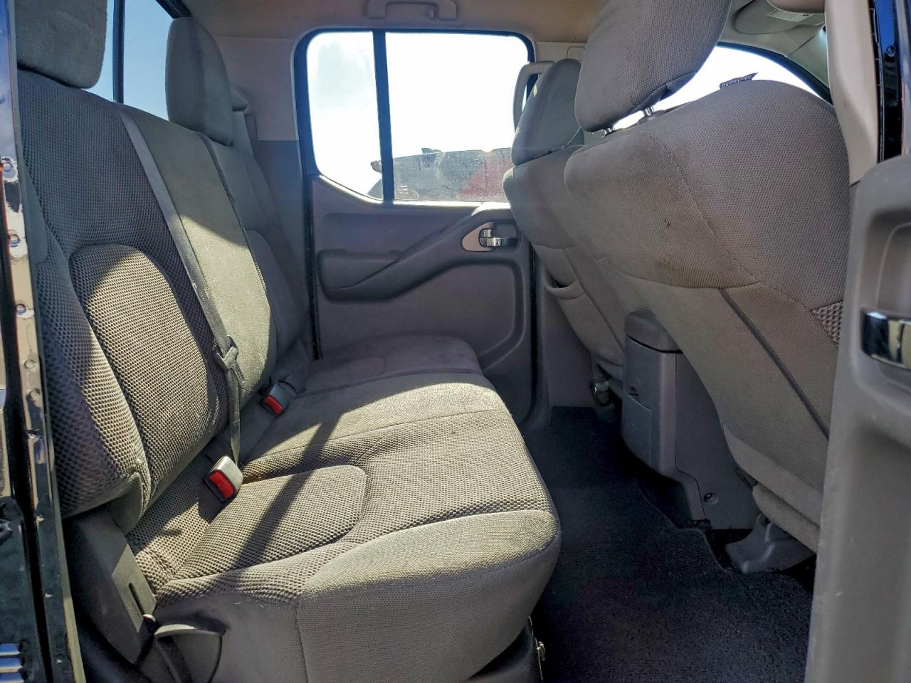 Nissan Frontier S Image 9