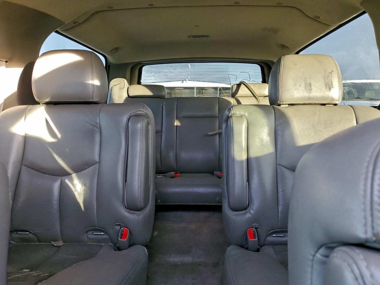 Chevrolet Suburban K1500 Image 12