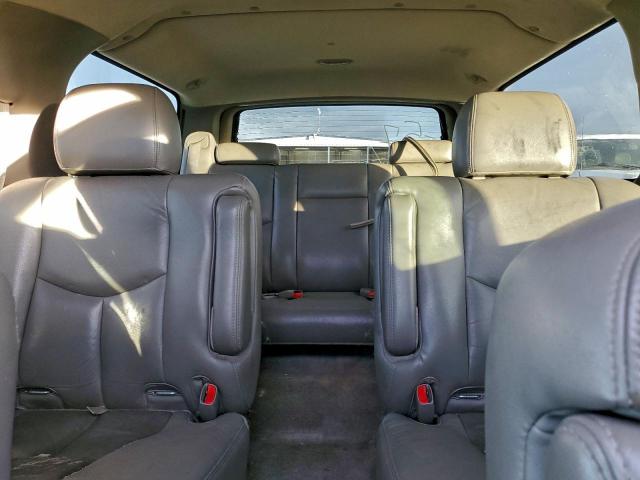 Chevrolet Suburban K1500 Image 12