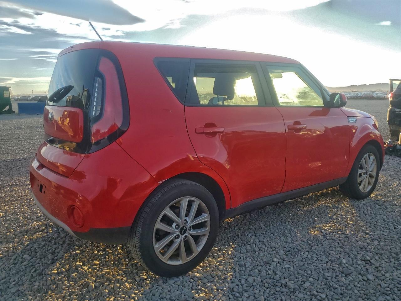 Kia Soul + Image 12