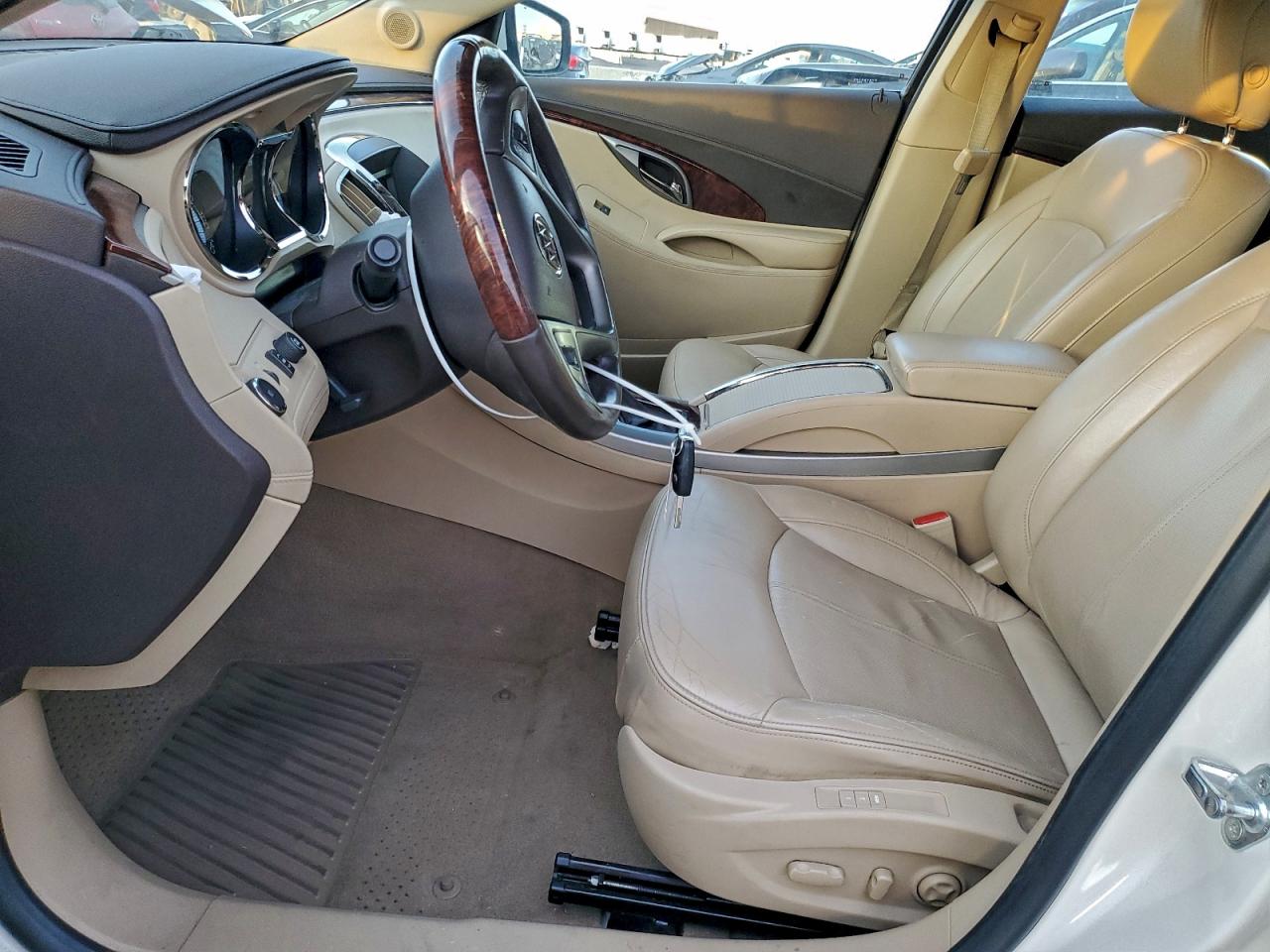 Buick LaCrosse Cxl Image 10