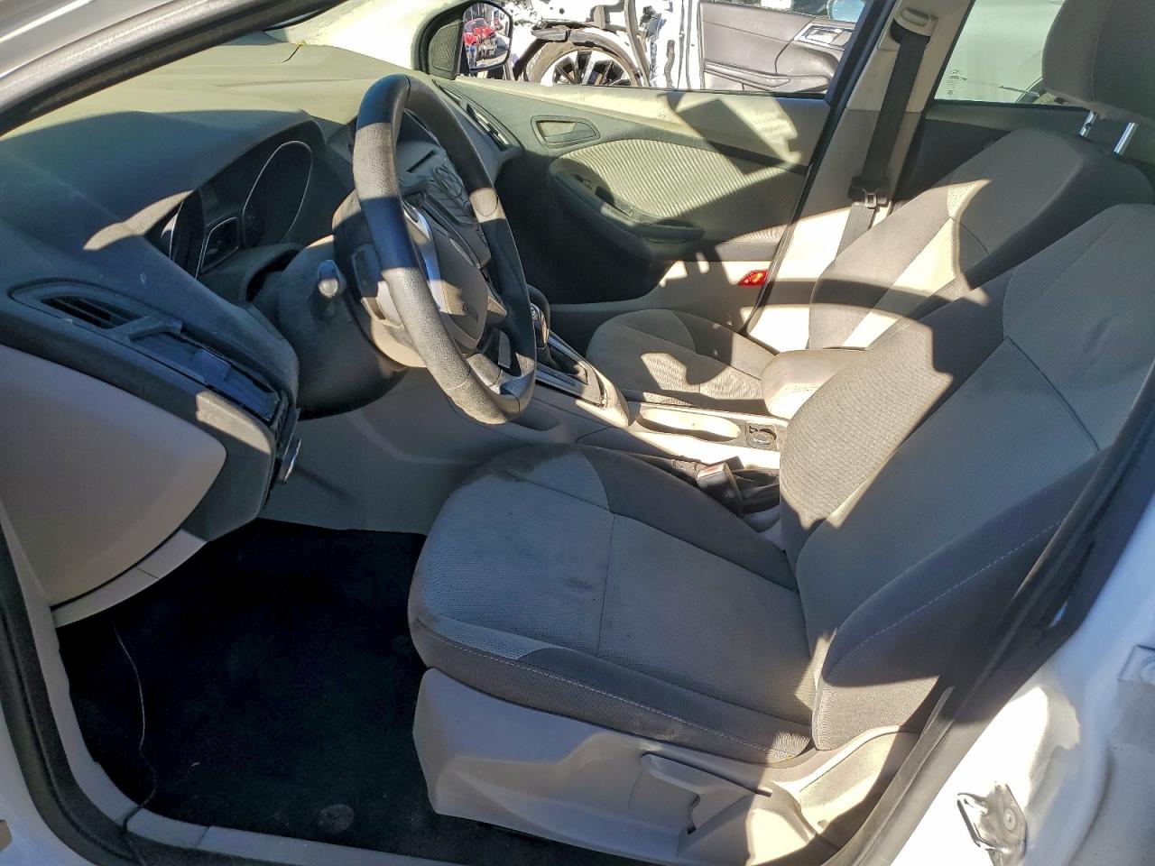 Ford Focus Se Image 12