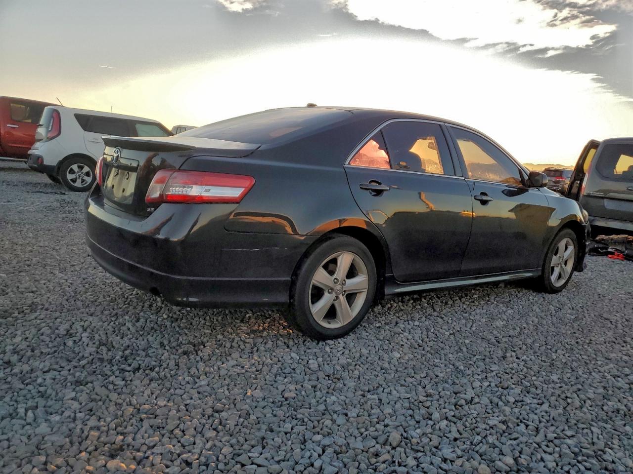 Toyota Camry Se Image 6