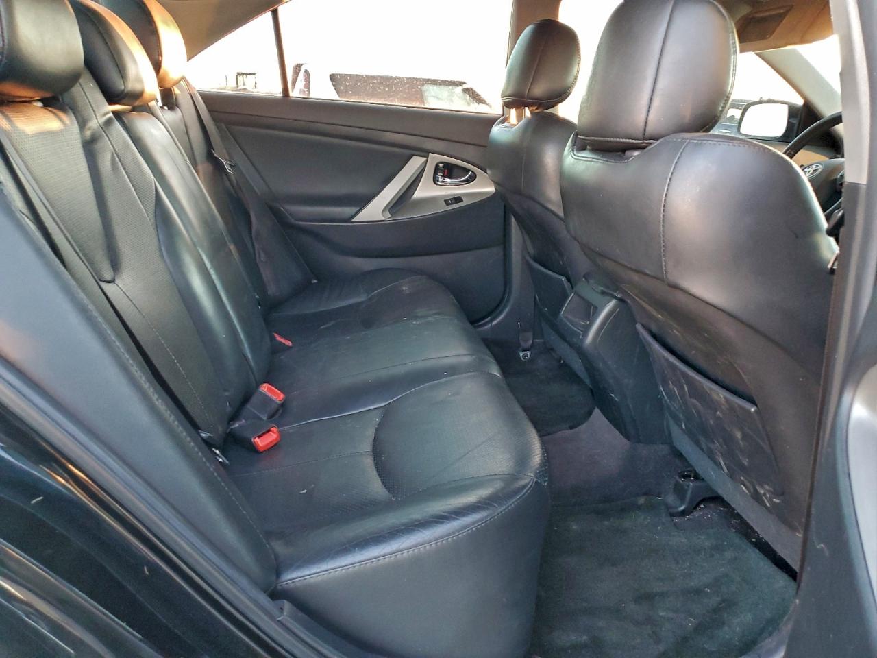 Toyota Camry Se Image 8