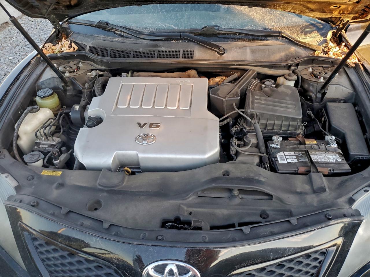 Toyota Camry Se Image 12