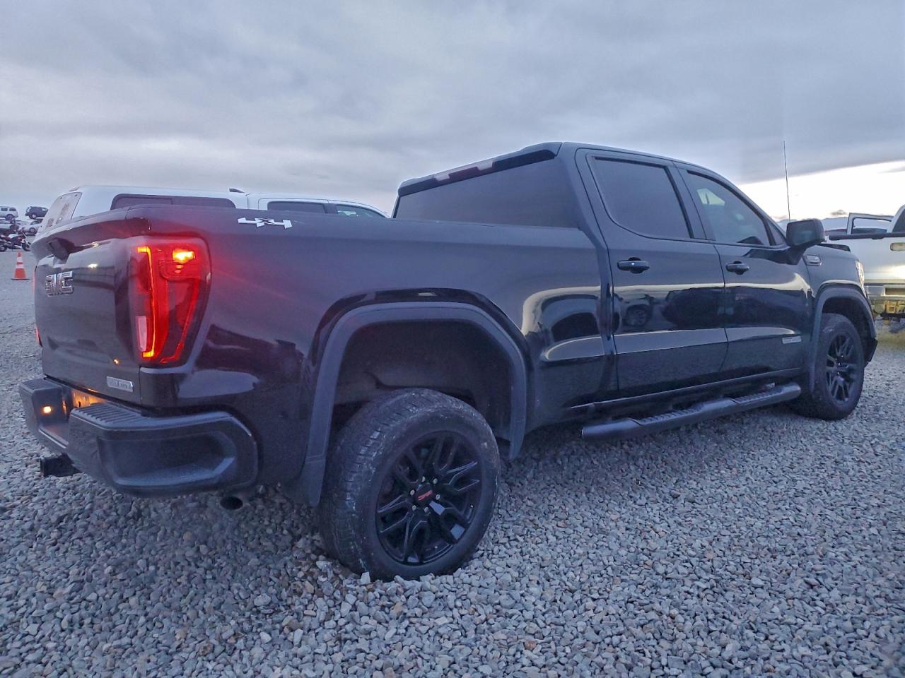 GMC Sierra K1500 Elevation Image 8
