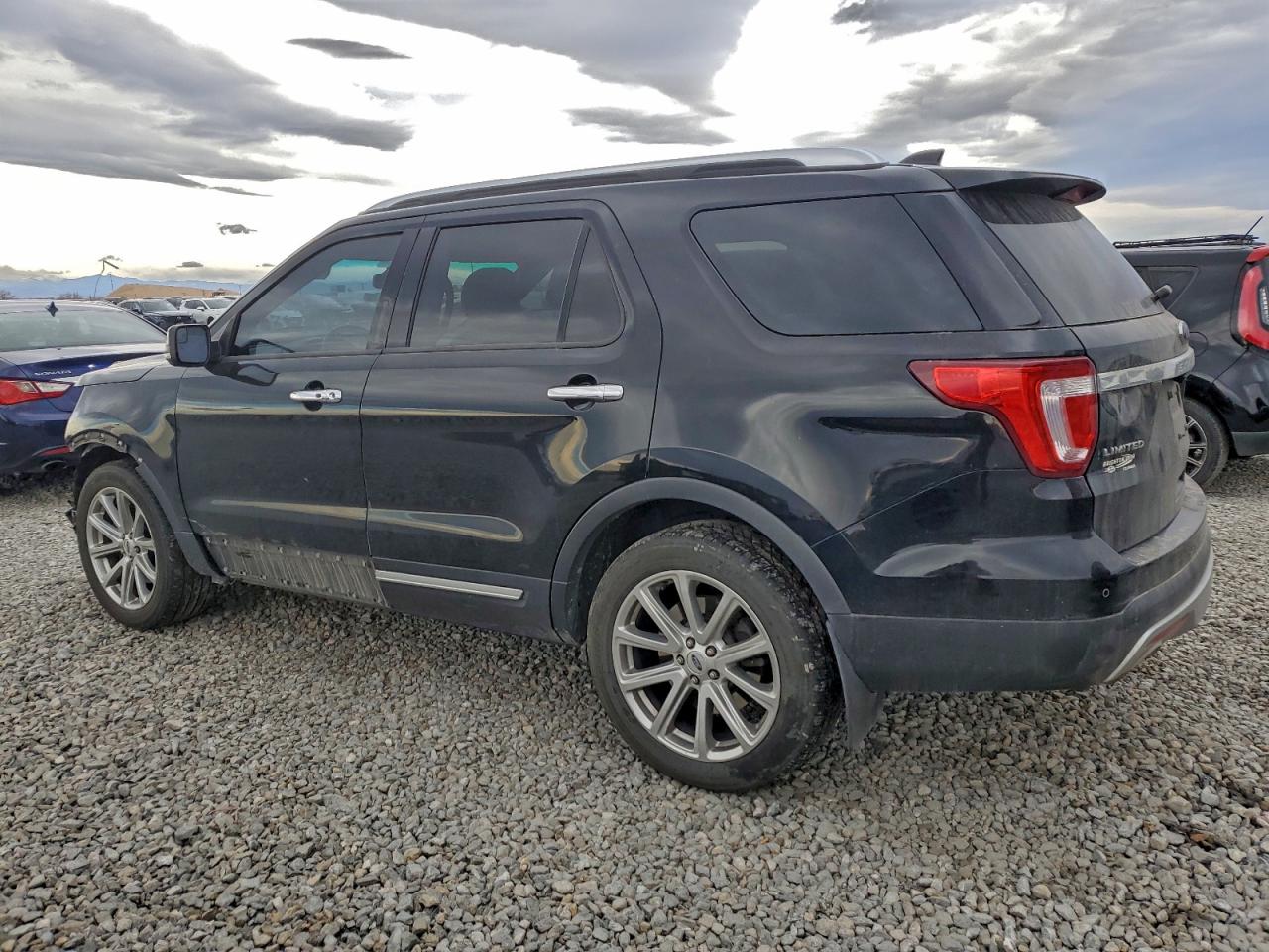 Ford Explorer Limited Image 3