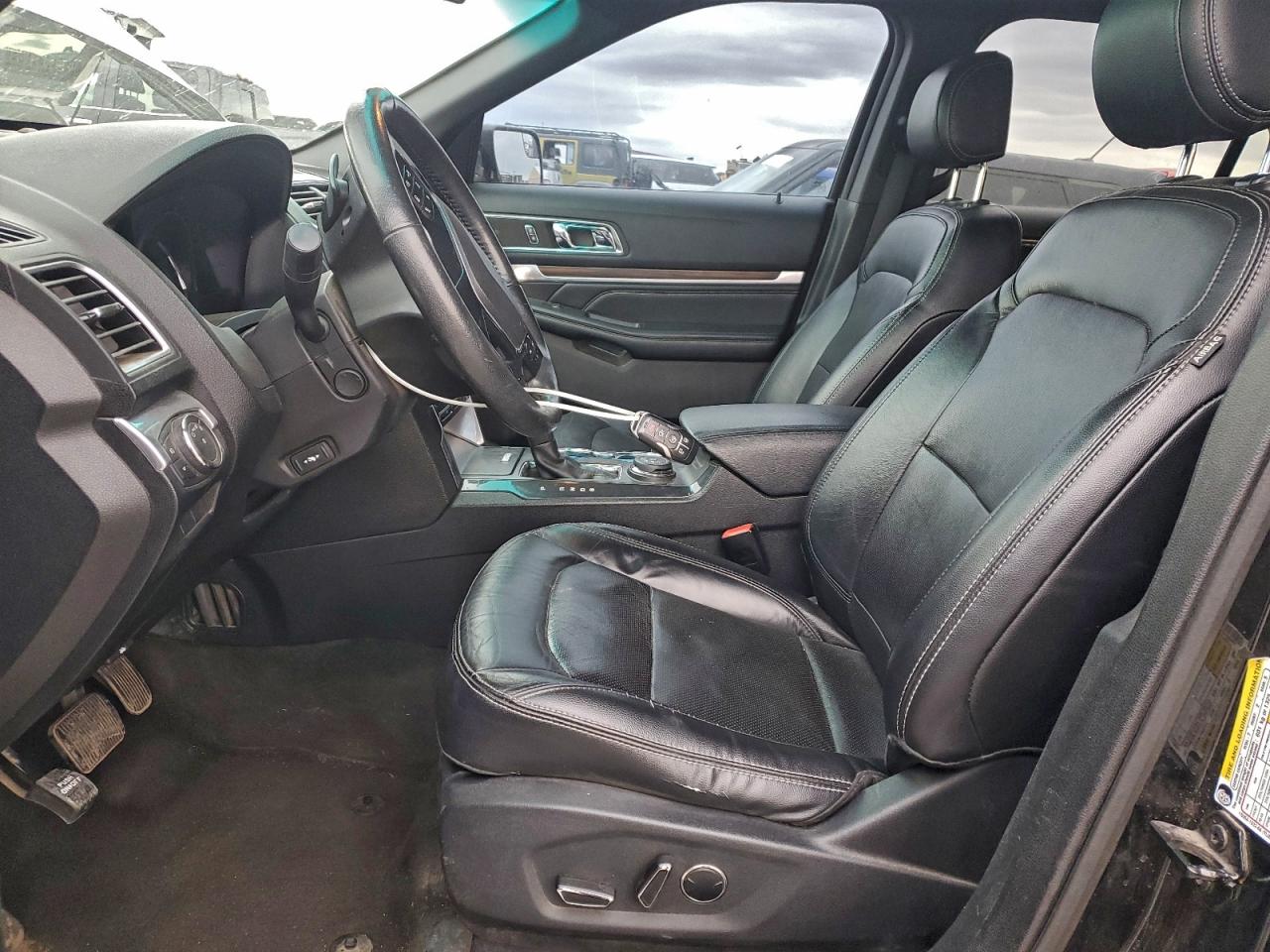 Ford Explorer Limited Image 10