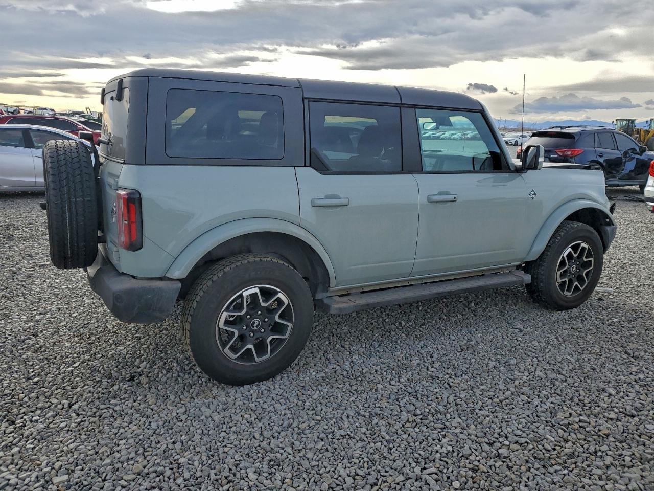 Ford Bronco Base Image 3