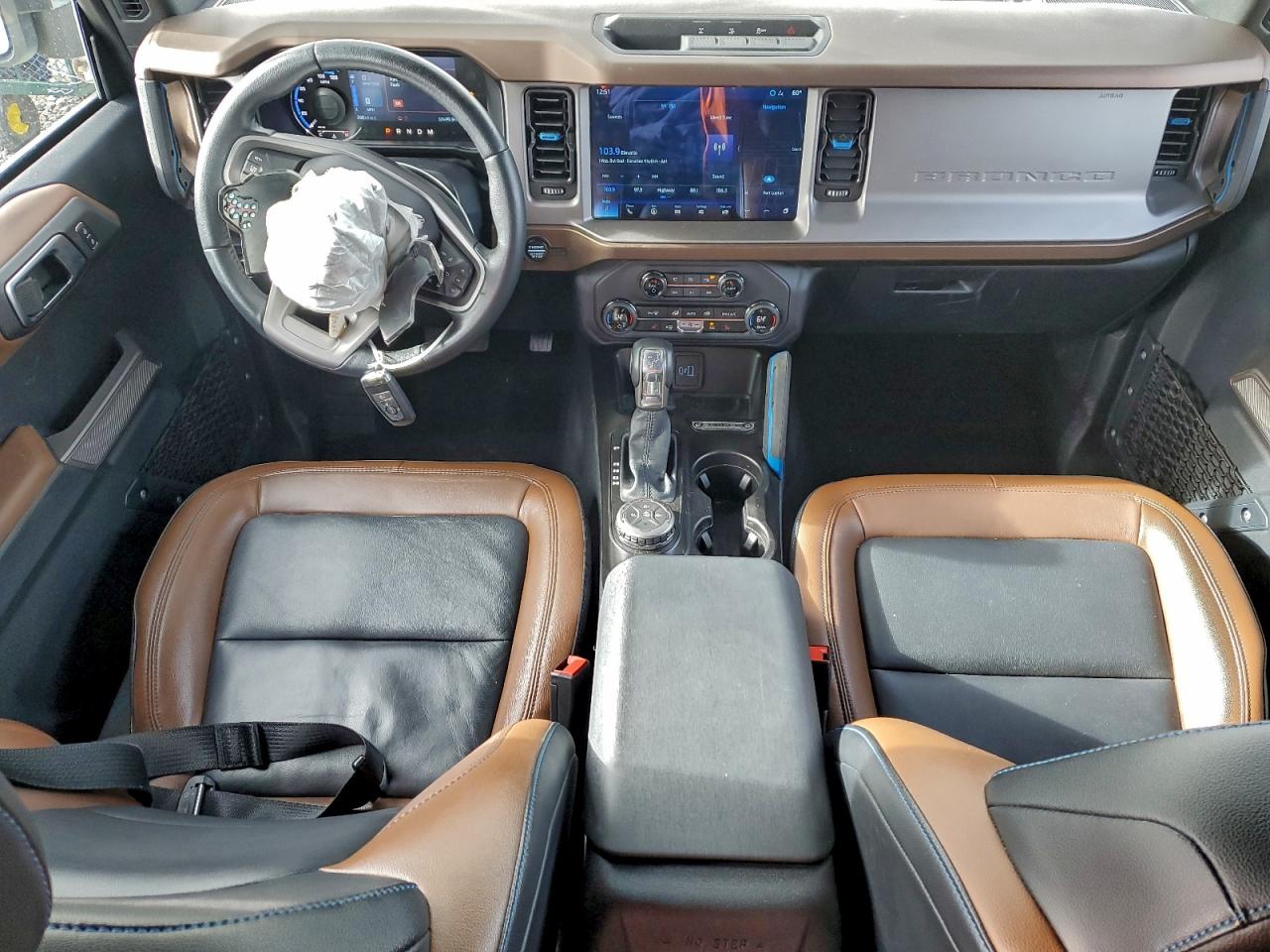 Ford Bronco Base Image 11