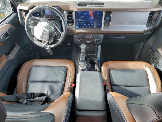 Ford Bronco Base Image 11