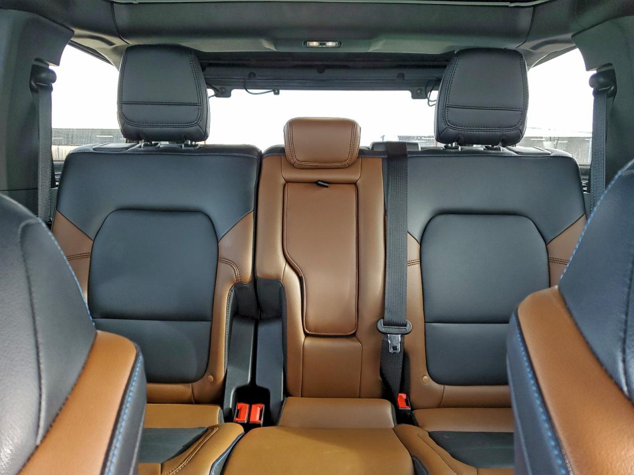 Ford Bronco Base Image 13