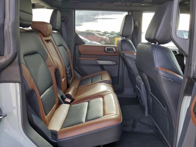 Ford Bronco Base Image 9