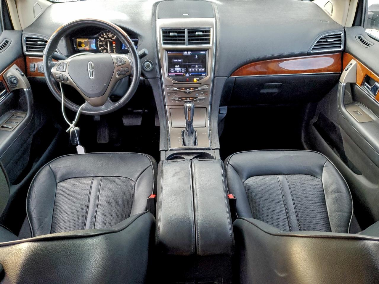 Lincoln MKX Image 12