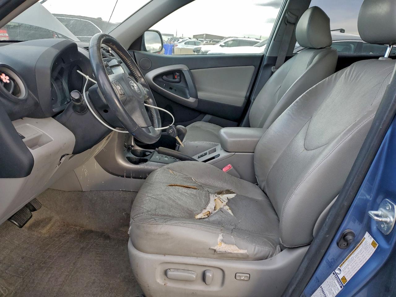 Toyota RAV4 Limited Image 6