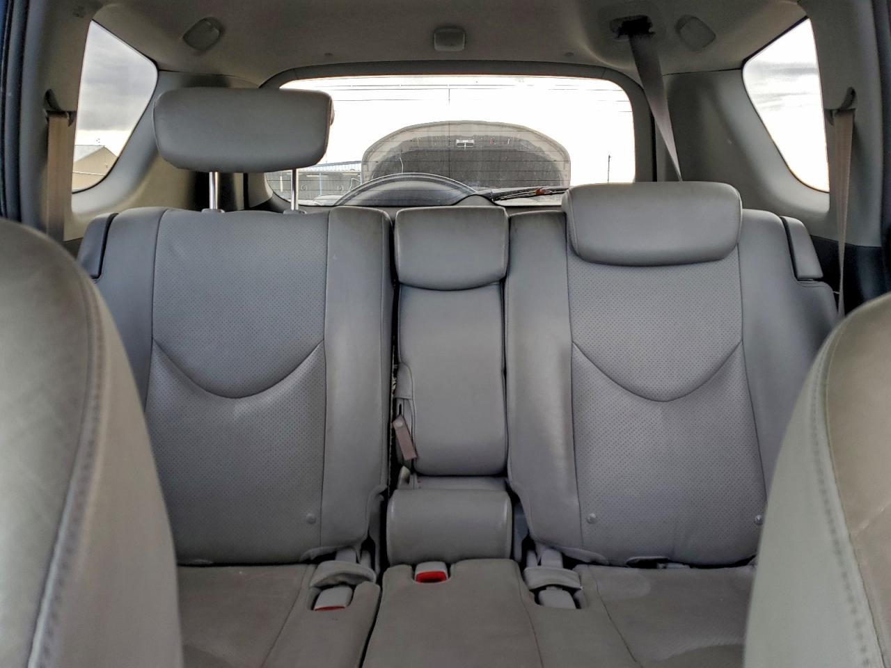 Toyota RAV4 Limited Image 5