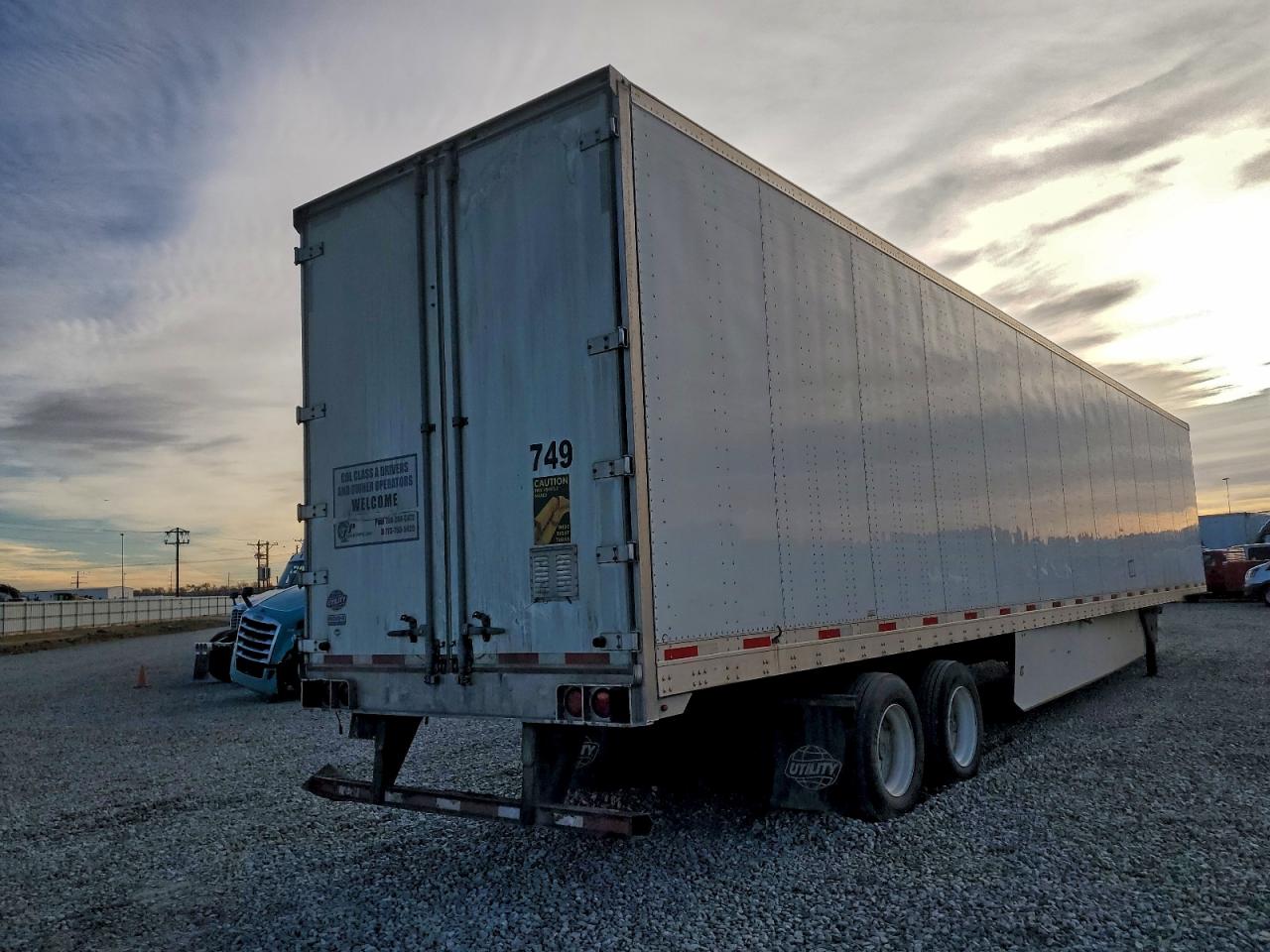 Utility Dry Van Image 4