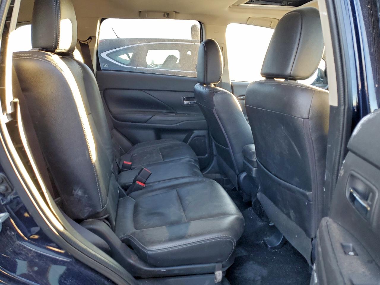 Mitsubishi Outlander Se Image 11