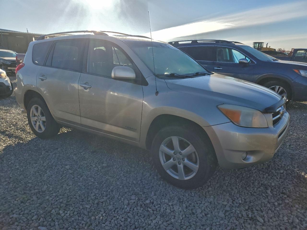 Toyota RAV4 Limited Image 3