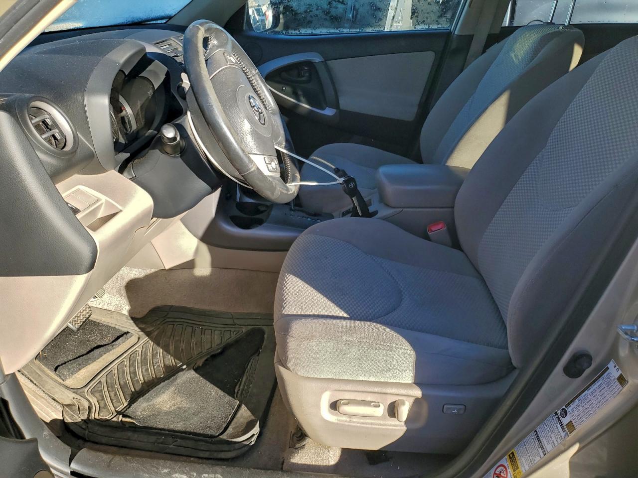 Toyota RAV4 Limited Image 13