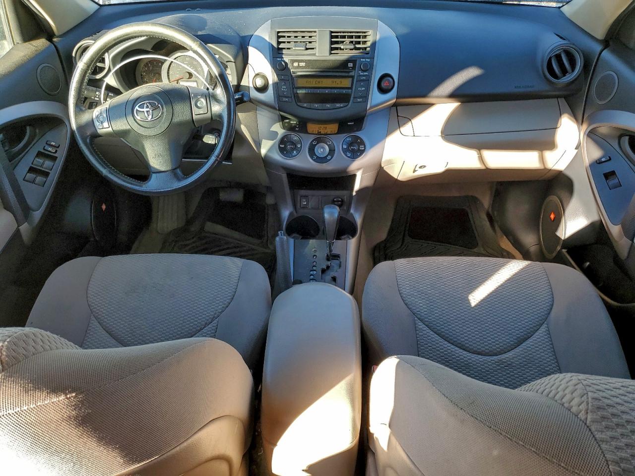 Toyota RAV4 Limited Image 11