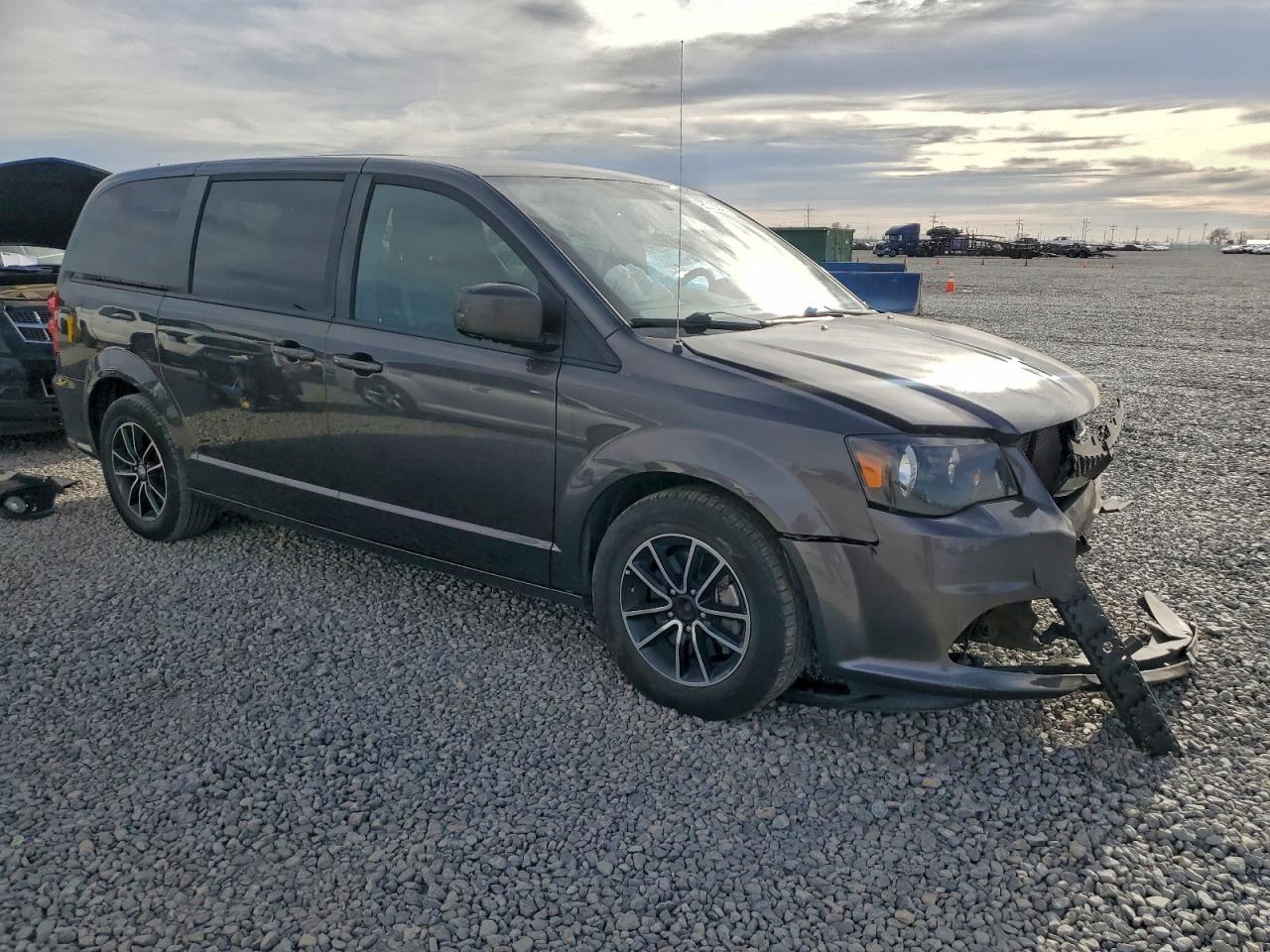 Dodge Caravan Gt Image 3