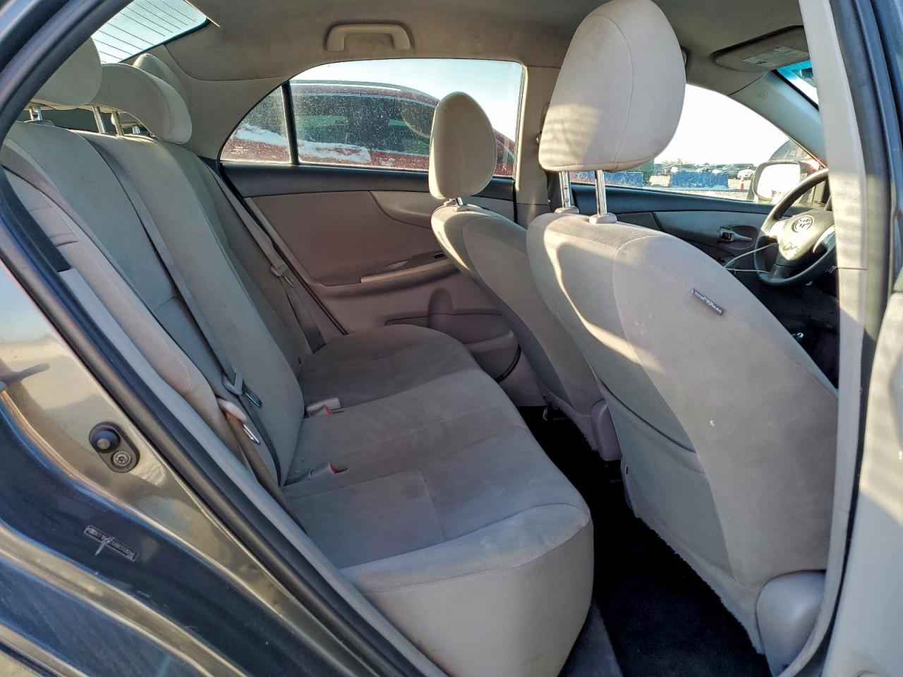 Toyota Corolla Base Image 8