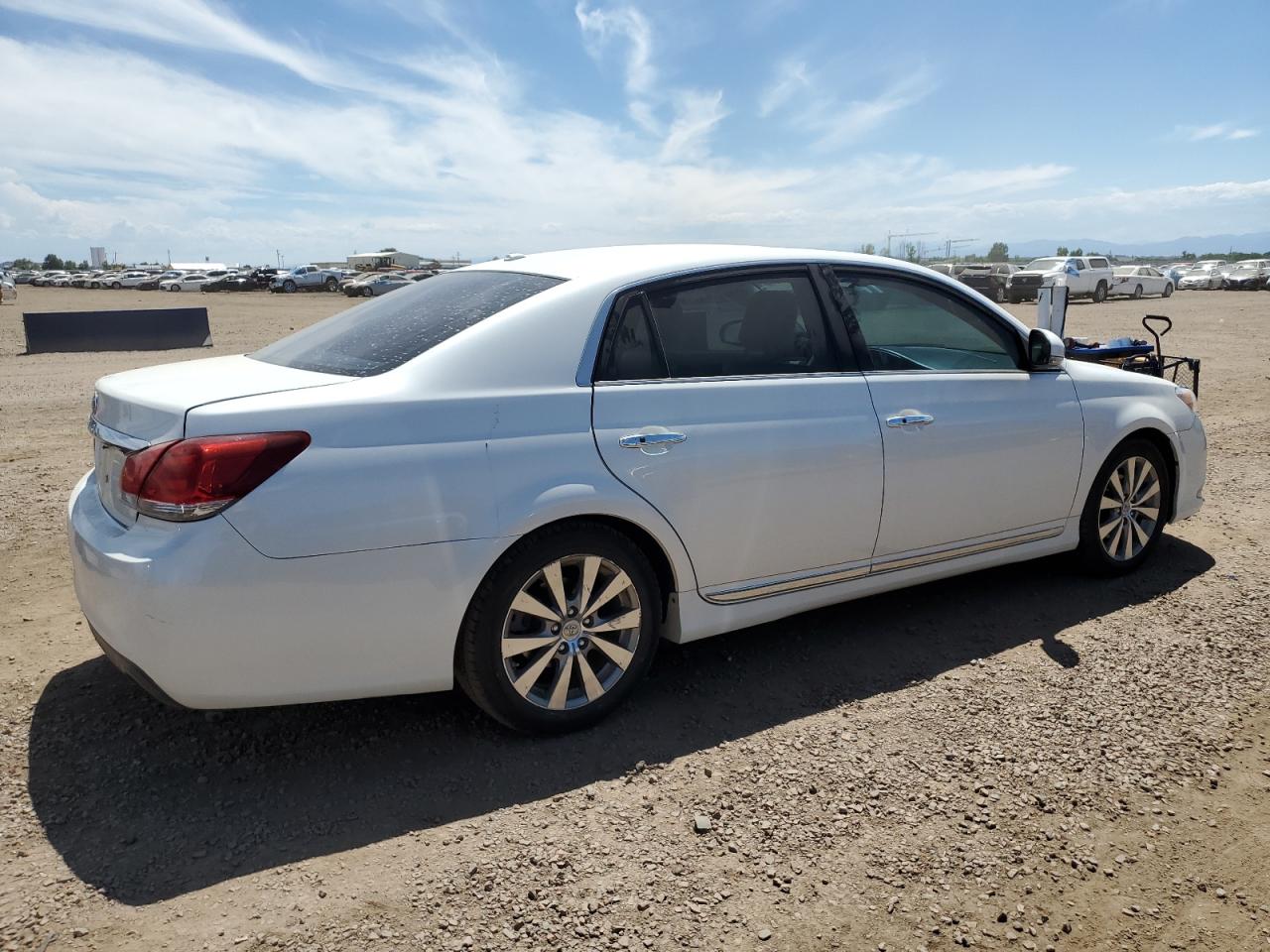 Toyota Avalon Base Image 2