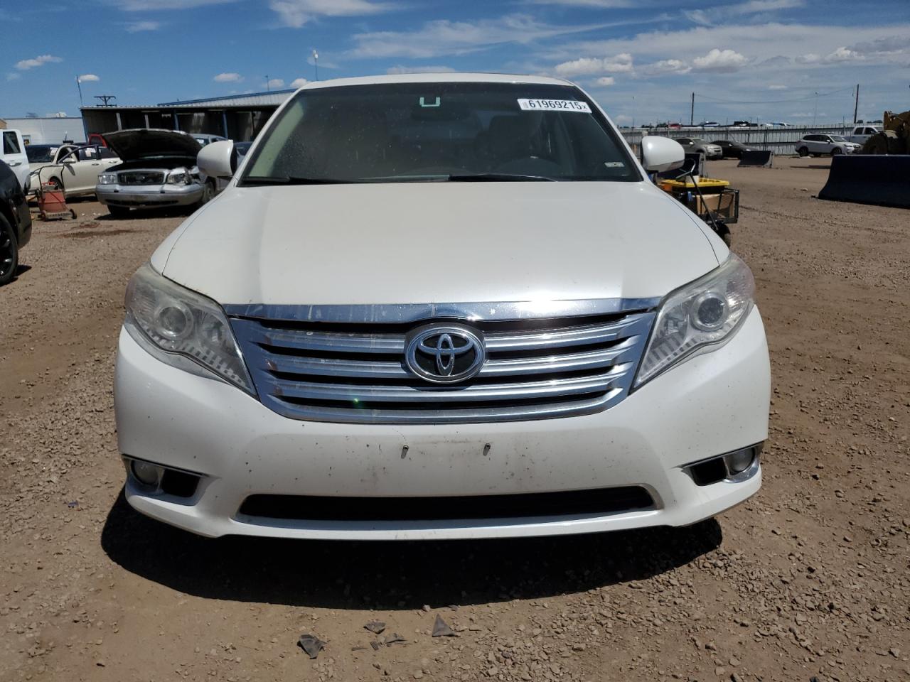 Toyota Avalon Base Image 9