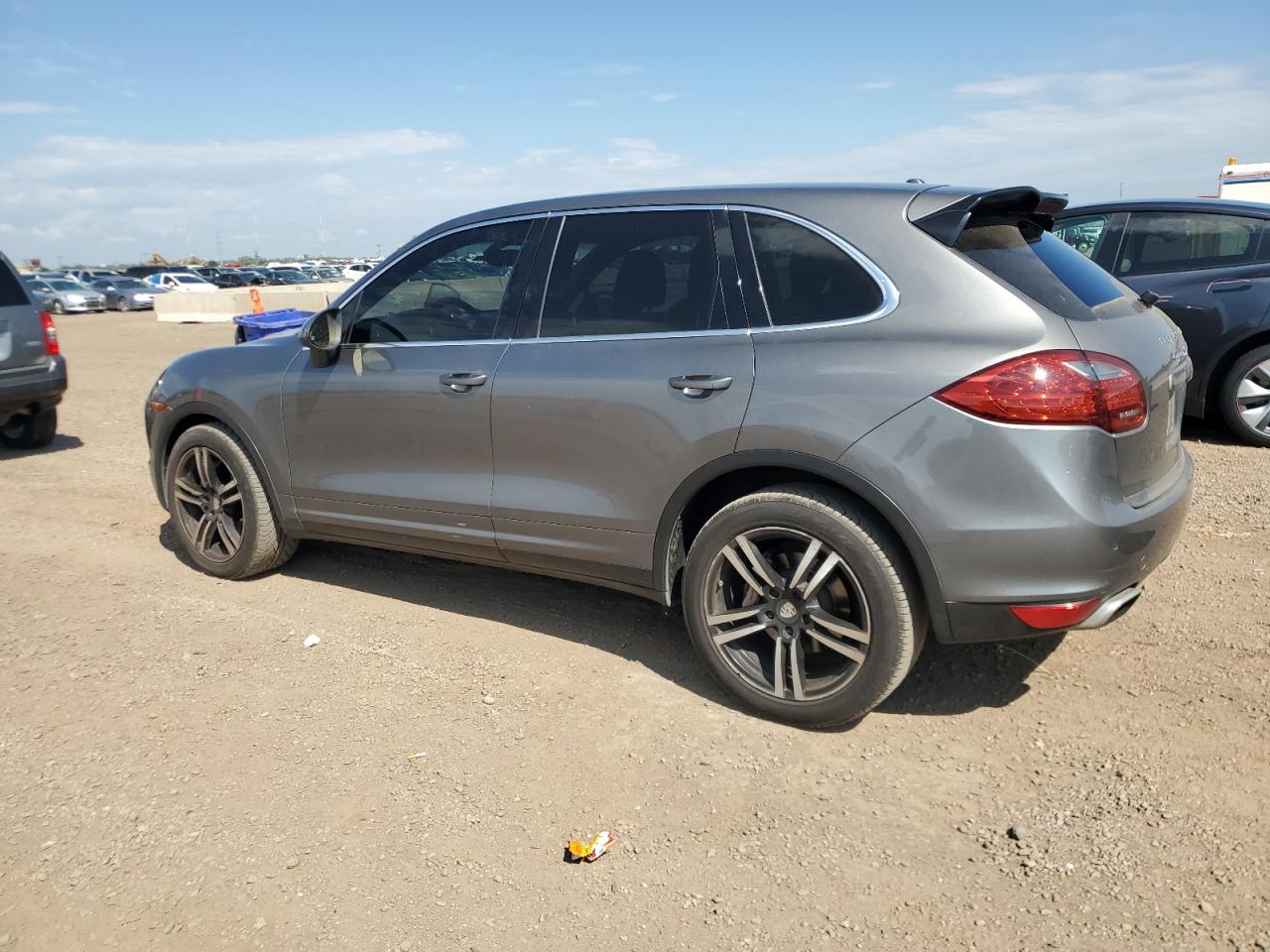 Porsche Cayenne S Hybrid Image 2