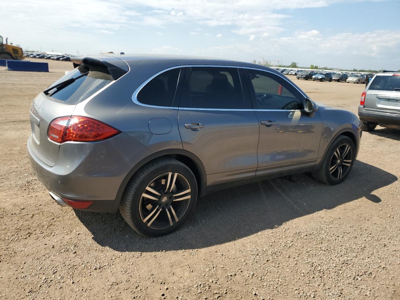 Porsche Cayenne S Hybrid Image 3